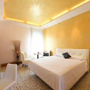 Camera classica con letto queen size